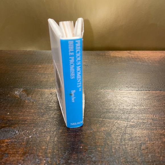 Precious Moments Bible Promises‎ Itty Bitty Bible Book 1992 - Picture 7 of 8